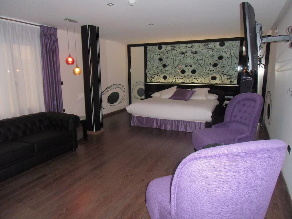 Area de Servicio Villamartín Villamartin de la Abadia Habitación foto
