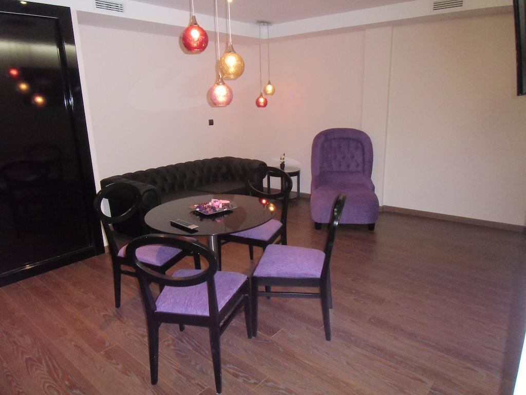 Area de Servicio Villamartín Villamartin de la Abadia Habitación foto