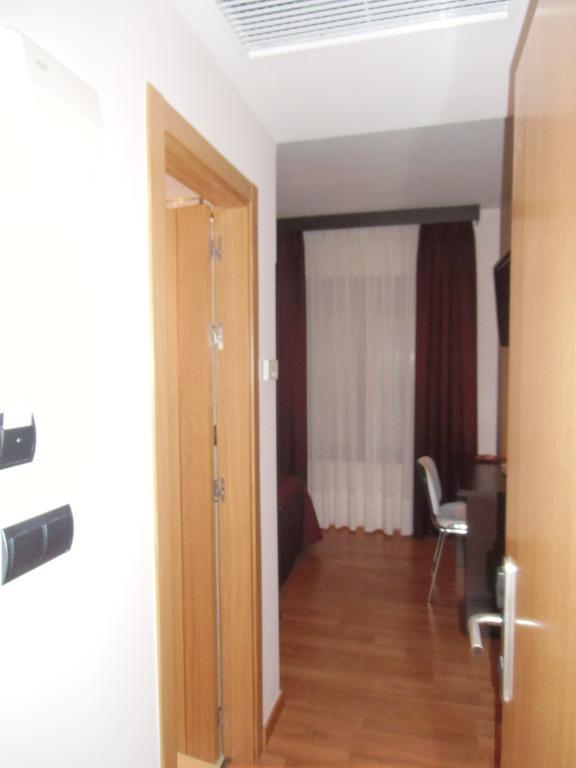 Area de Servicio Villamartín Villamartin de la Abadia Habitación foto